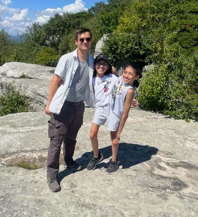 Le mari et les siamoises