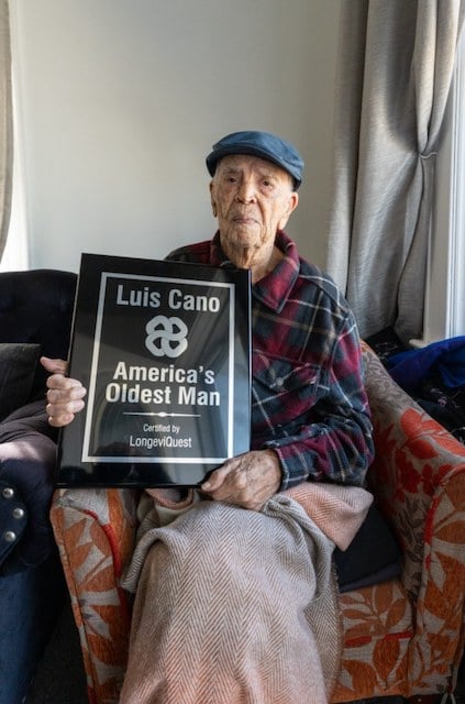 Luis Cano avec son prix