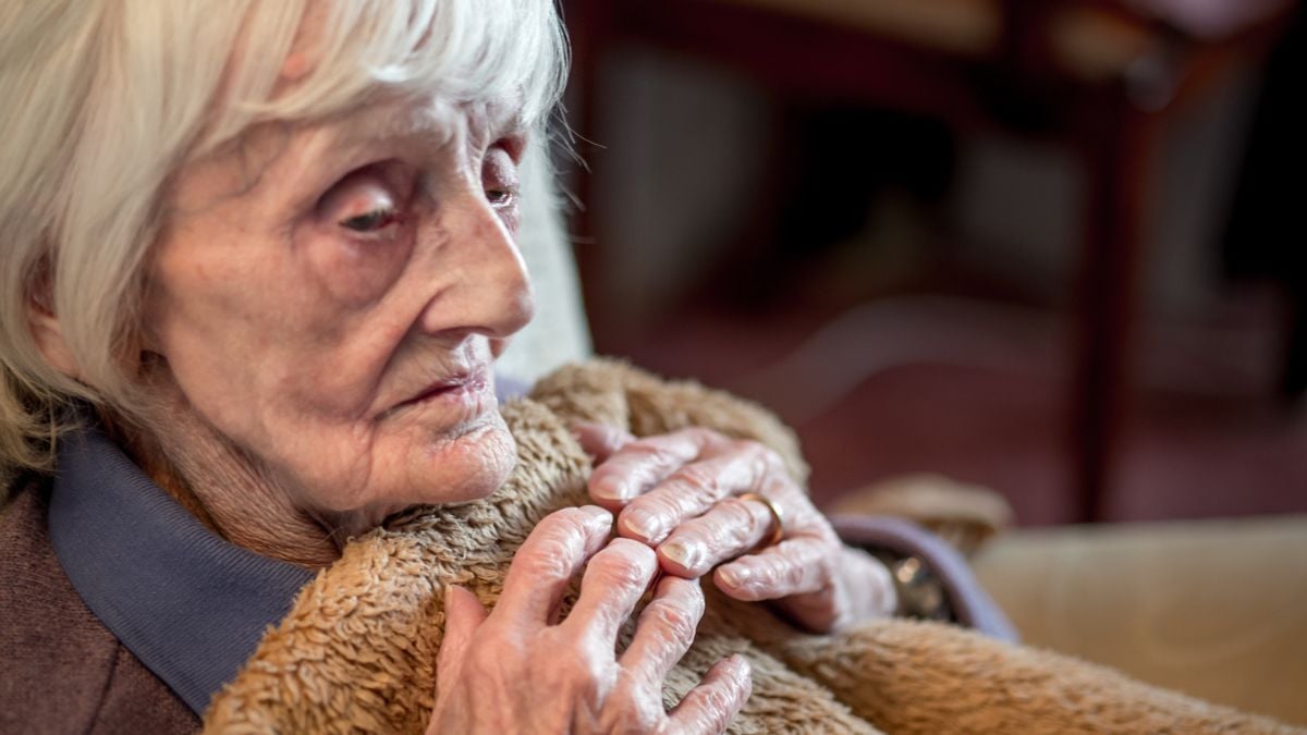 Une personne &acirc;g&eacute;e malade