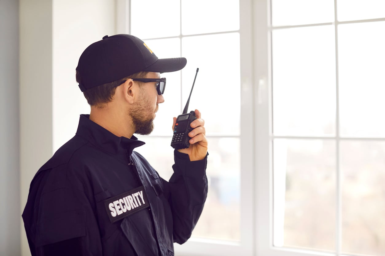 Un agent de s&eacute;curit&eacute;