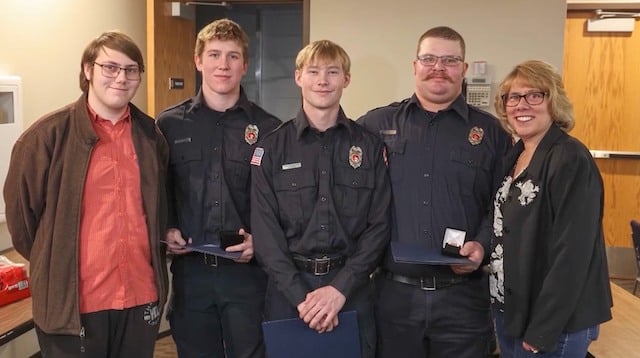 Les trois pompiers et les deux victimes