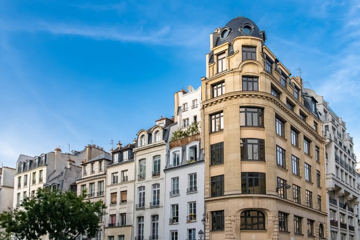Des immeubles parisiens