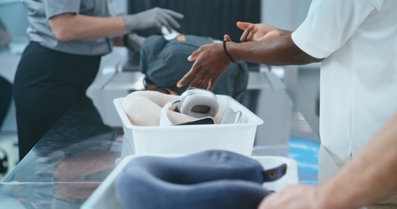 Le contr&ocirc;le de s&eacute;curit&eacute; &agrave; l'a&eacute;roport