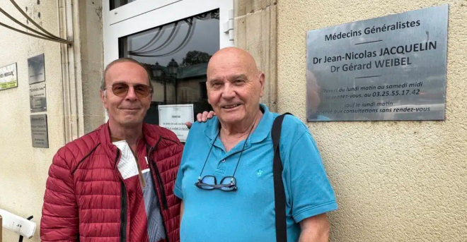 Les deux m&eacute;decins