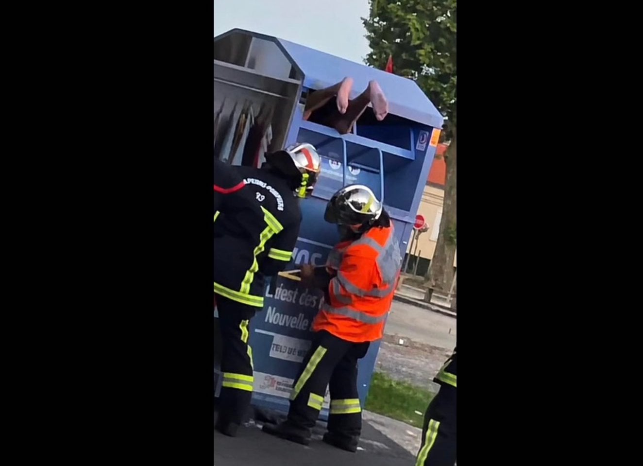 Photo montrant les pompiers en pleine intervention