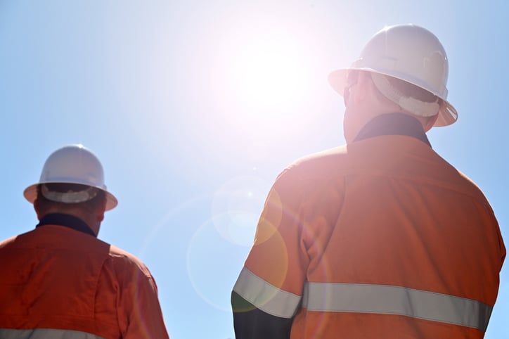 Des ouvriers sous le soleil