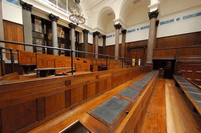Salle de tribunal
