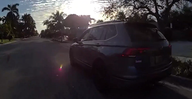 La voiture &agrave; l'arr&ecirc;t