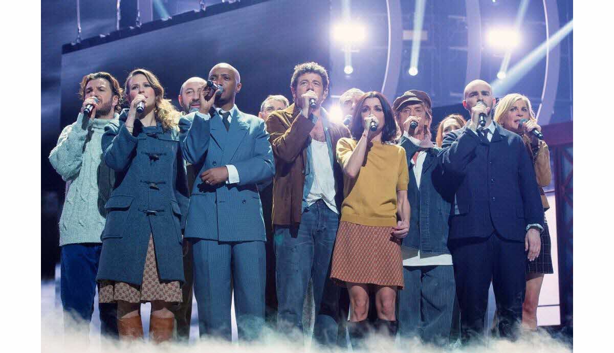 Patrick Bruel et la troupe des Enfoir&eacute;s