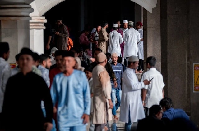 Des Malaisiens se rassemblent pour la pri&egrave;re de l'A&iuml;d al-Adha le 27 mai 2026.