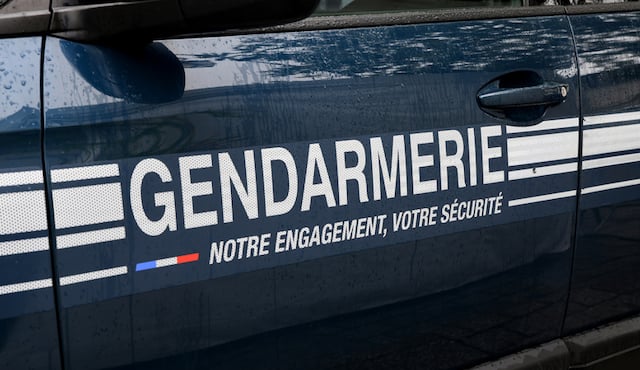Une voiture de gendarmerie