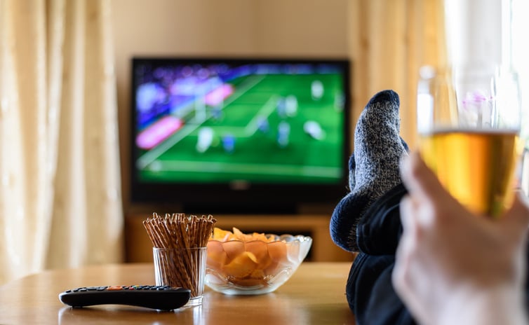 Des en-cas devant un match de foot &agrave; la t&eacute;l&eacute;vision