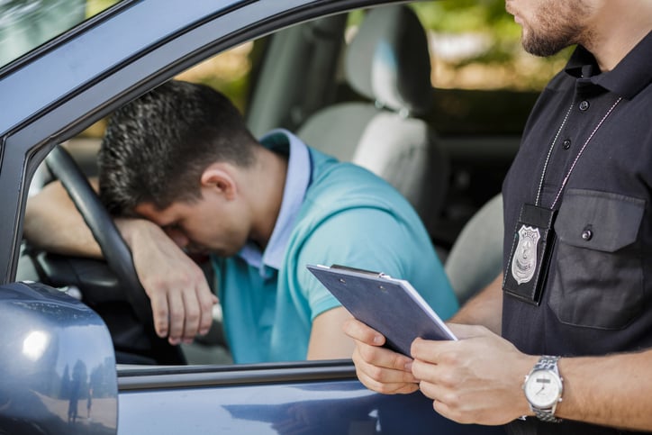 Un automobiliste se fait arr&ecirc;ter par la police