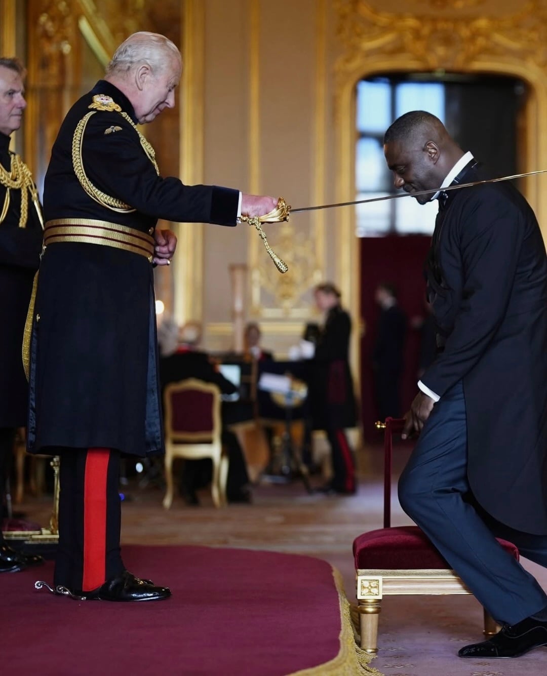 Idris Elba anobli par Charles III