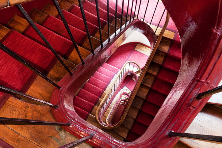 Cage d'escalier d'un immeuble parisien