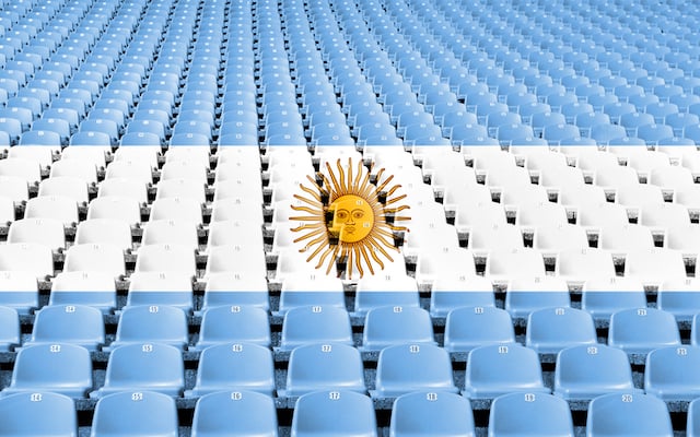 Si&egrave;ges aux couleurs de l'Argentine dans un stade 