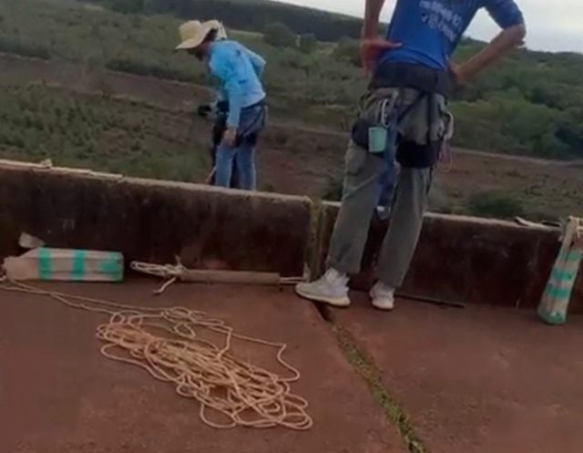 Les deux instructeurs apr&egrave;s le drame