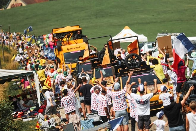 des v&eacute;hicules Continental sur le tour de france