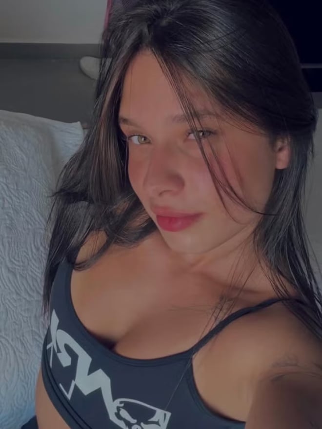 Maria Eduarda Rodrigues de Freitas pose en photo