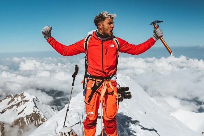 Inoxtag au sommet du mont Everest