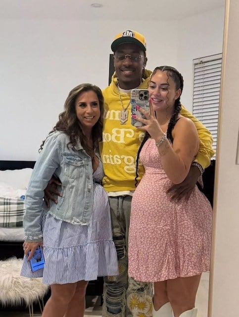 Nick Yardy et ses deux compagnes 