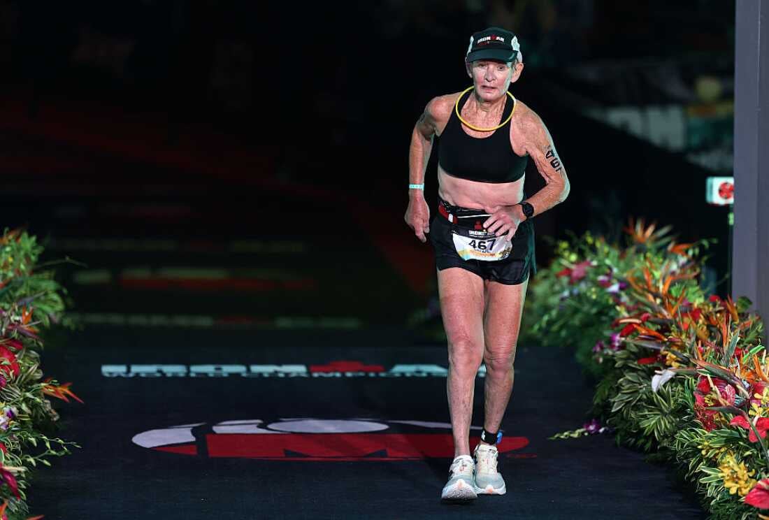 Natalie Grabow (80 ans), plus vielle femme au monde à terminer le championnat du monde d'Ironman, à Hawaï