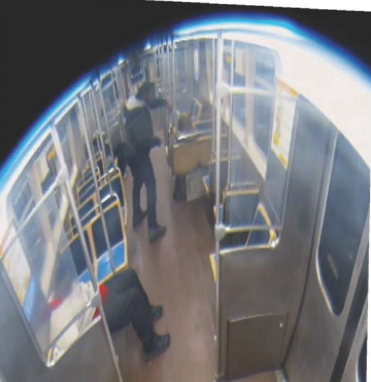 Images de surveillance du métro de Chicago, montrant un homme en train d'immoler une femme par le feu