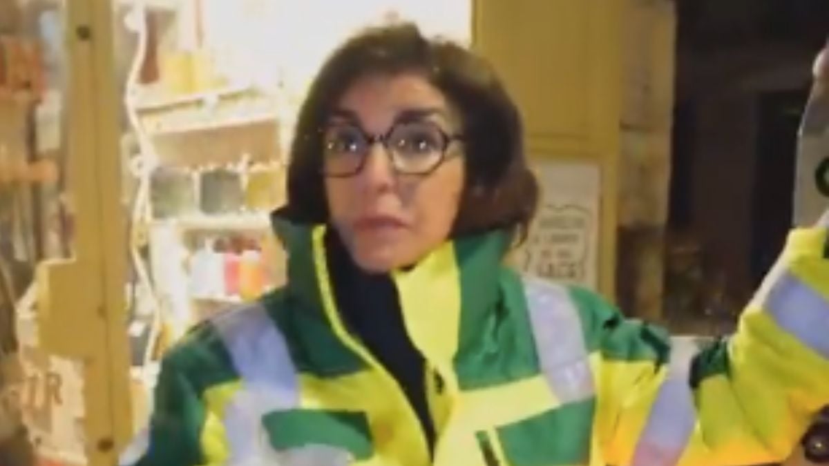 Rachida Dati, candidate à la mairie de Paris, en tenue d'éboueur