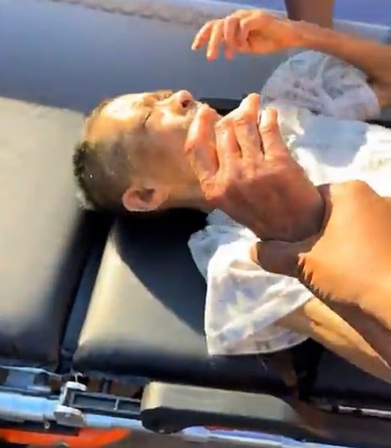 Capture d'écran montrant Chonthirot dans son cercueil 