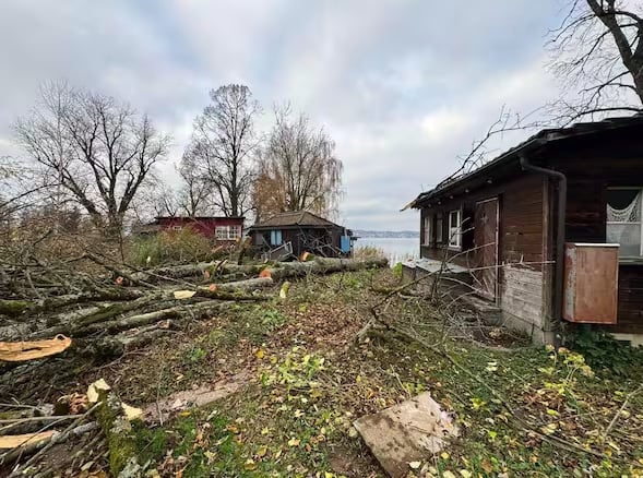 Destruction de bungalows sur la presqu'île « Im Schilf » à Freienbach, en Suisse