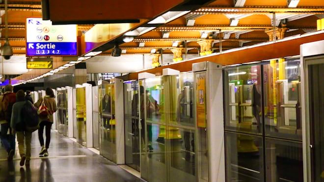 Une station de métro à Paris