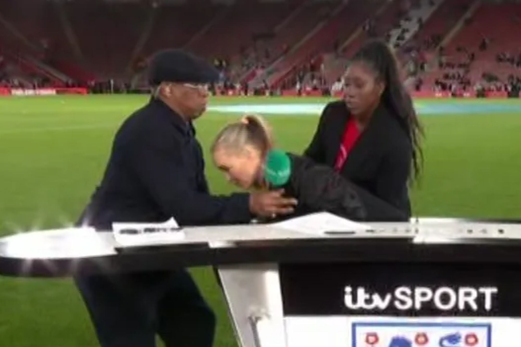 Capture d'écran d'une émission de tété, montrant le malaise de la journaliste anglaise Laura Woods, en plein direct