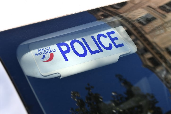 Une voiture de police