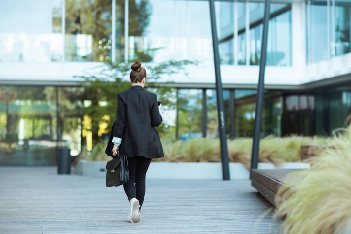 Salariée quittant son travail