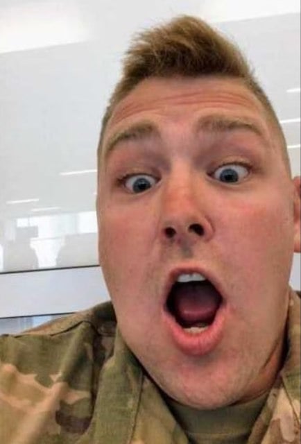 Capture d'écran montrant le soldat assister à la naissance de son enfant sur FaceTime 