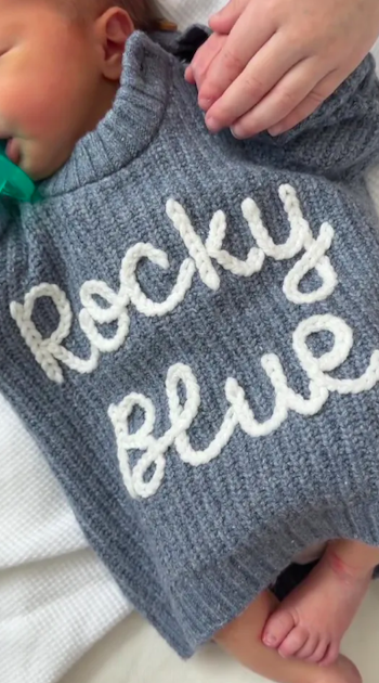 Abbie Herbert pr&eacute;sente son fils Rocky Blue