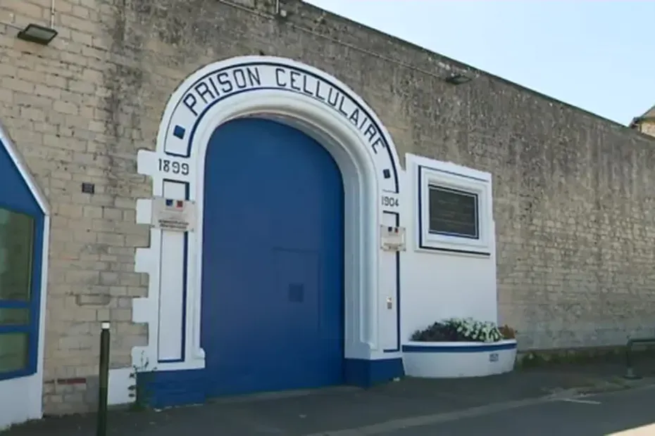 Portail de l'ancienne prison de Caen