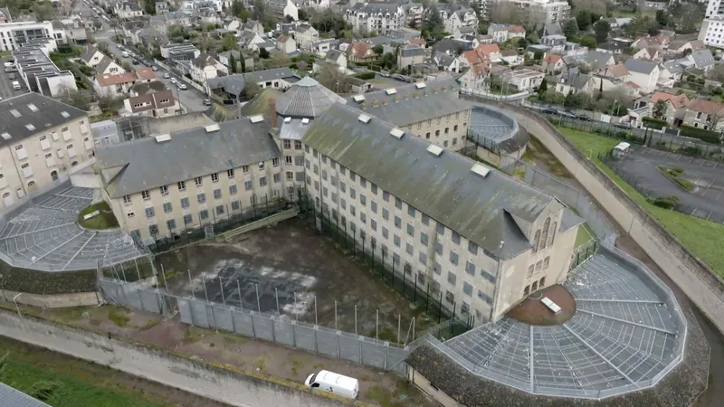 Vue a&eacute;rienne de l'ancienne prison de Caen