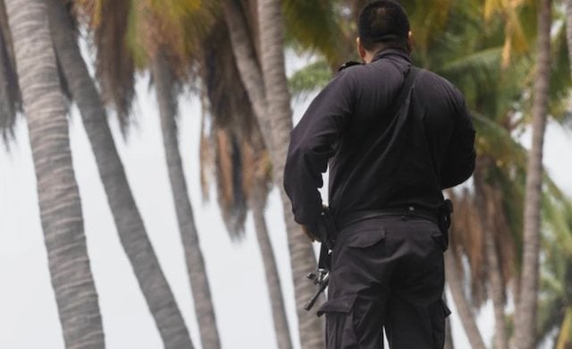 Policier au Salvador