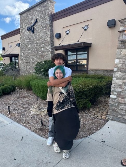 Jasmine Ramirez et un ami