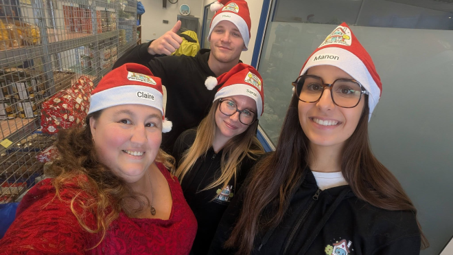 Claire H&eacute;br&eacute; et ses coll&egrave;gues