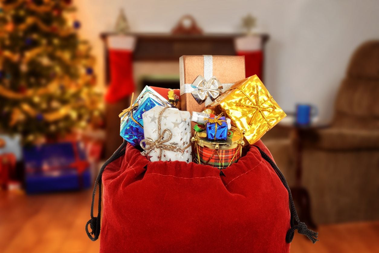Un sac rempli de cadeaux