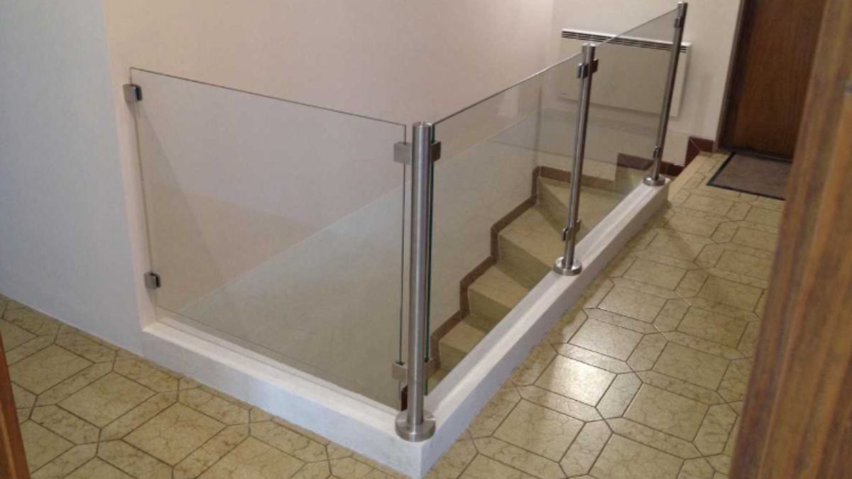 Rambarde en verre pour escalier, vendue chez Inoxkit
