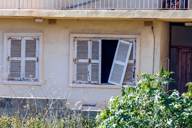 Maison d&eacute;labr&eacute;e 