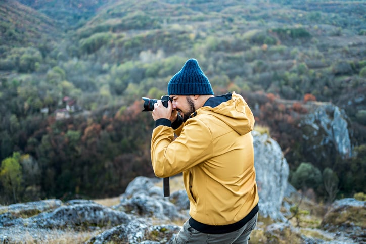 Un photographe tentant de r&eacute;ussir le clich&eacute; parfait