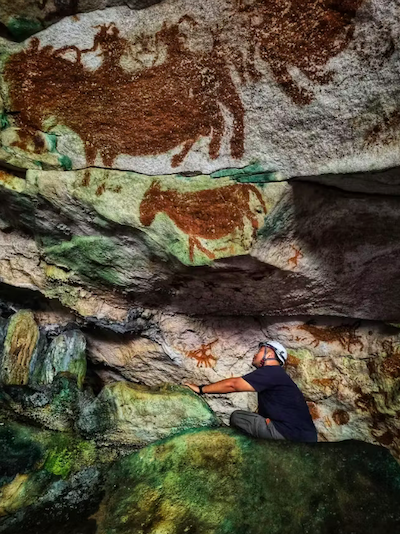 Une grotte pr&eacute;historique sur l'&icirc;le de Sulawesi