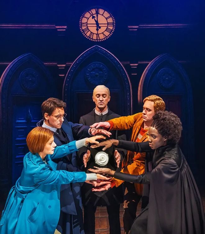 Tom Felton et les acteurs dans la pi&egrave;ce de th&eacute;&acirc;tre