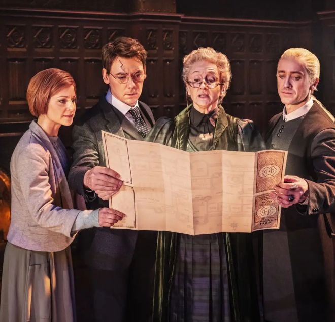 Tom Felton et les autres acteurs dans la pi&egrave;ce de th&eacute;&acirc;tre