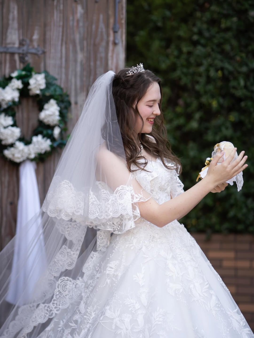 Lucie se marie &agrave; Mami, un personnage de manga