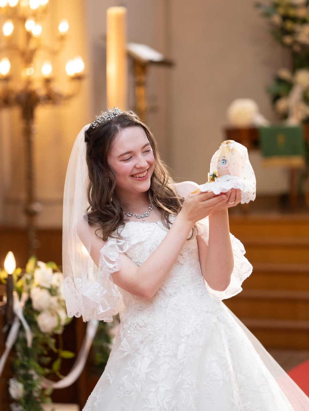 Lucie se marie &agrave; Mami, un personnage de manga